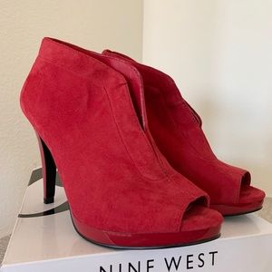 Nine West Pendanto Peep-Toe Pumps